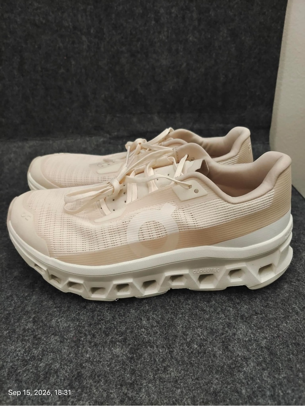 NWOT ON Cloudmonster Void Dew Ivory Women size 10.5